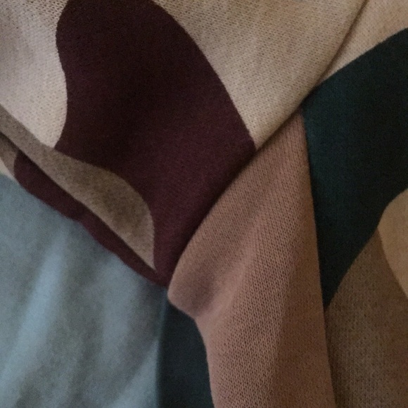 Balance Athletica Outlander OG Mountain Side Crop Top—Pine Pants for free - Picture 3 of 11